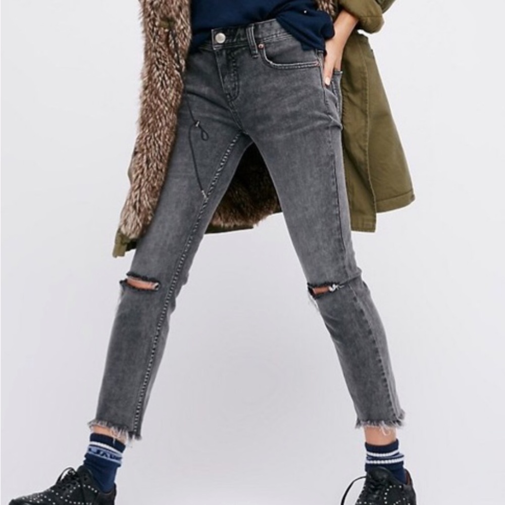 ❌SOLD EUC Free People Black Skinny Cropped Denim